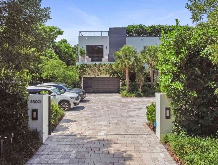 House at 4860 SW 76th St #0, Miami, FL 33143