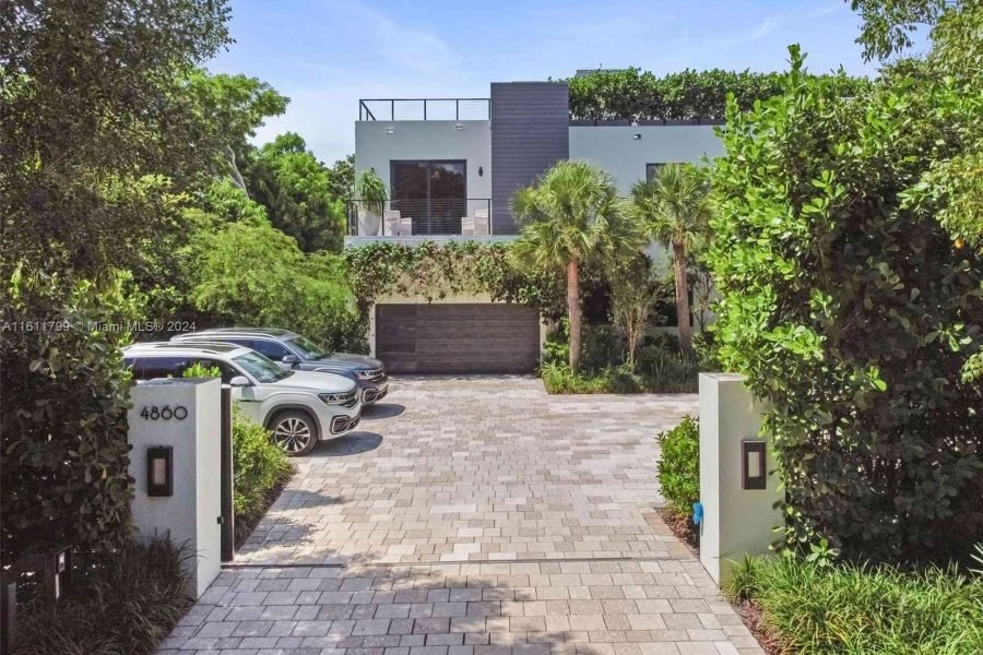 House at 4860 SW 76th St #0, Miami, FL 33143