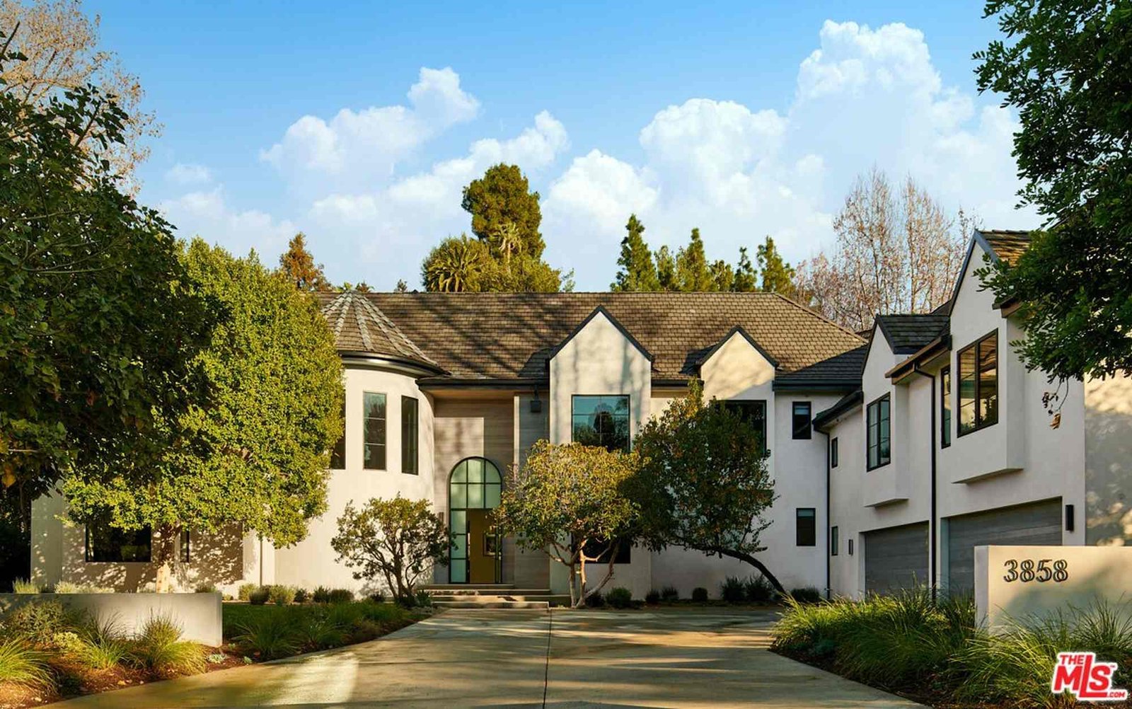 House at 3858 Hayvenhurst Dr, Los Angeles, CA 91436