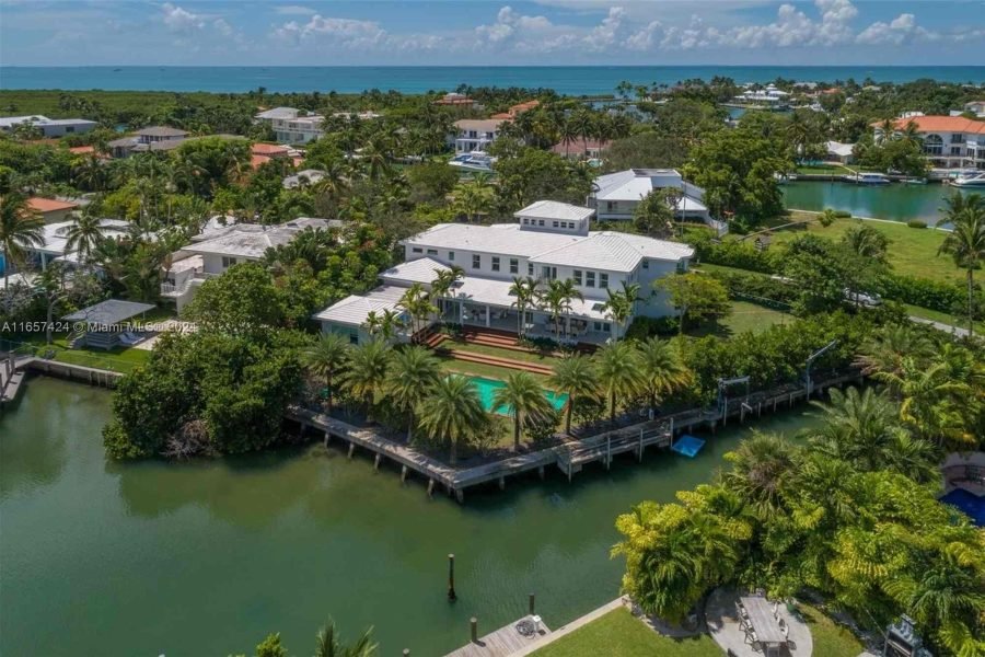 House at 925 Mariner Dr, Key Biscayne, FL 33149