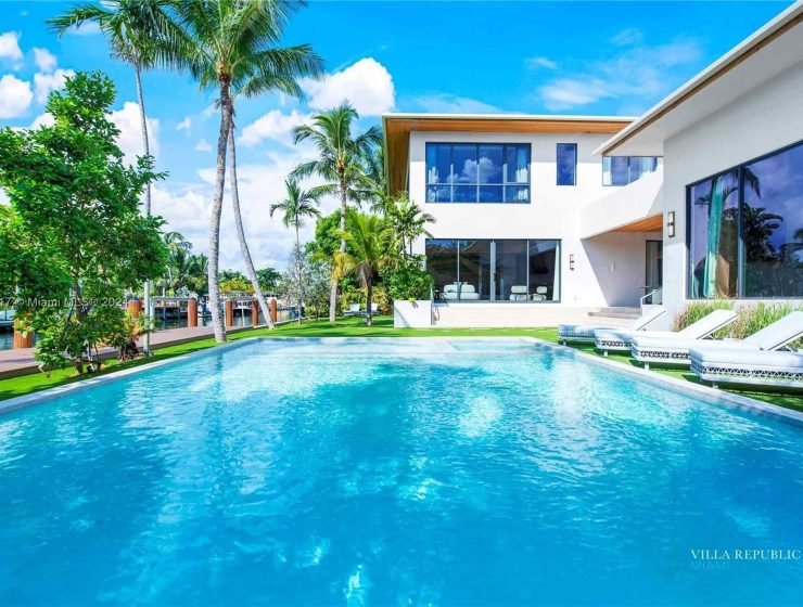 House at 1200 NE 87th St, Miami, FL 33138