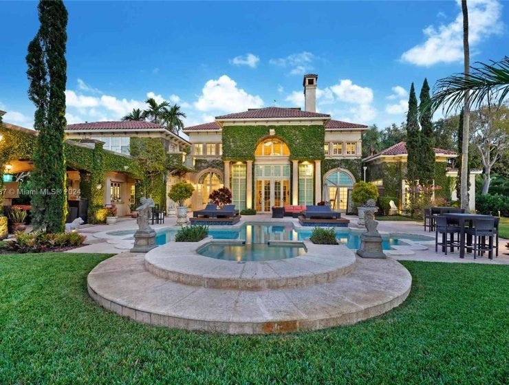 House at 9298 SW 57th Ave, Miami, FL 33156