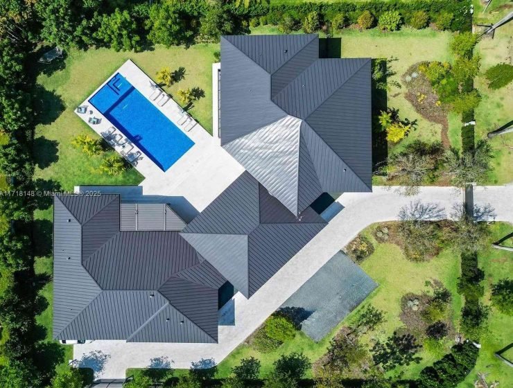 House at 5700 SW 91st St, Pinecrest, FL 33156