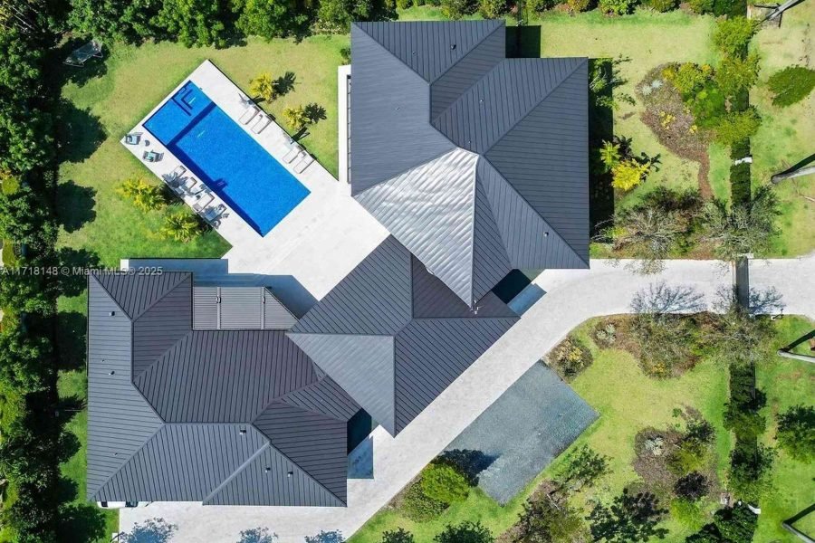 House at 5700 SW 91st St, Pinecrest, FL 33156