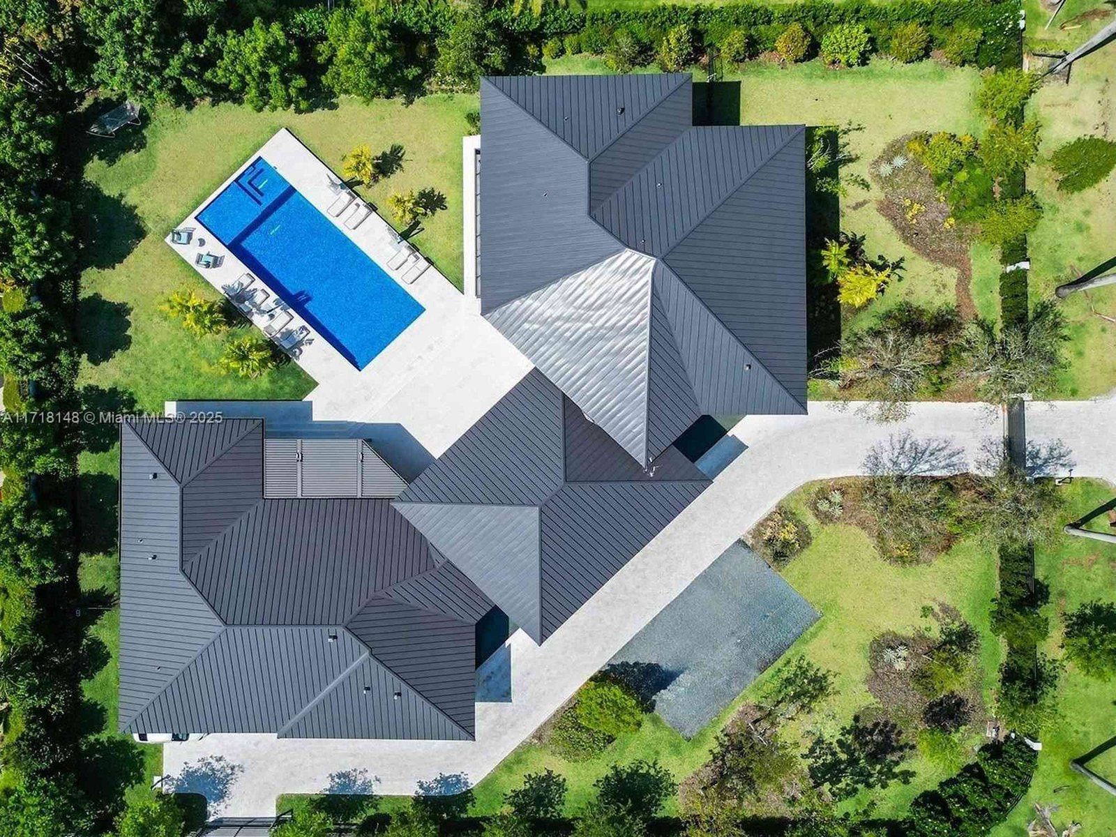 House at 5700 SW 91st St, Pinecrest, FL 33156