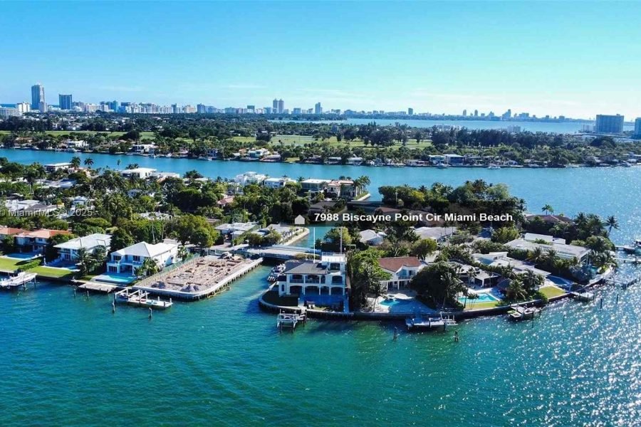 House at 7988 Biscayne Point Cir #7988, Miami Beach, FL 33141