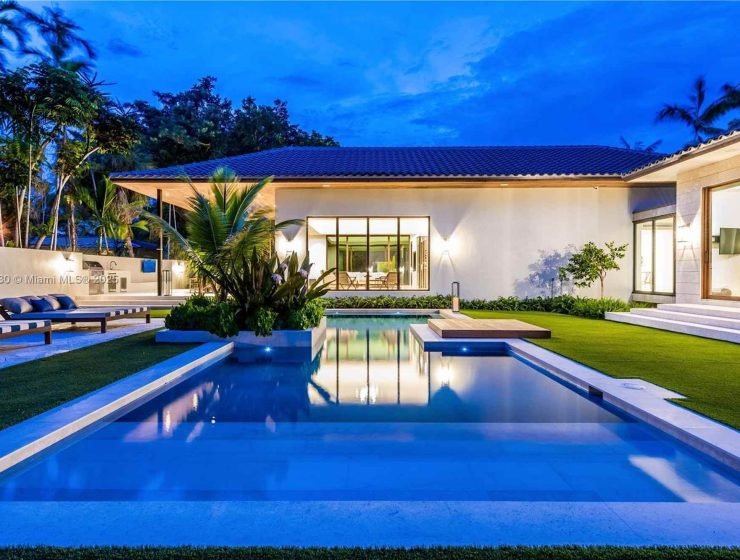 House at 864 NE 84th St, Miami, FL 33138