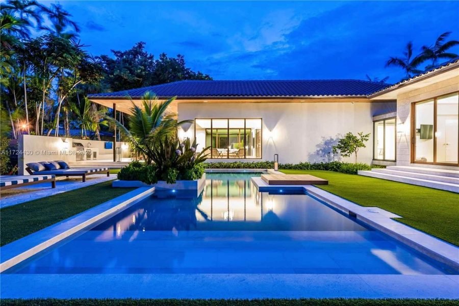 House at 864 NE 84th St, Miami, FL 33138