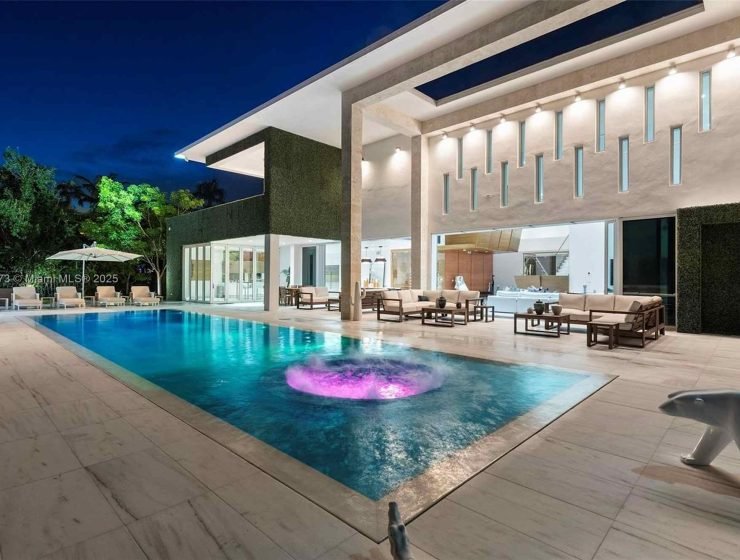 House at 7450 SW 102nd St, Miami, FL 33156