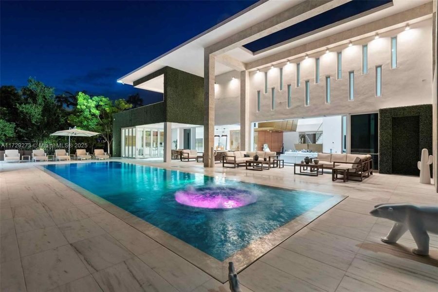 House at 7450 SW 102nd St, Miami, FL 33156