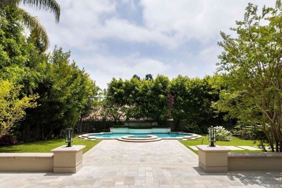 House at 620 N Hillcrest Rd, Beverly Hills, CA 90210