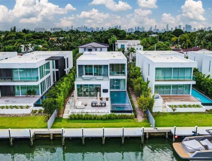 House at 1051 W 48th St #4, Miami Beach, FL 33140