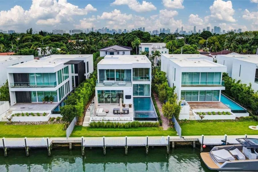 House at 1051 W 48th St #4, Miami Beach, FL 33140
