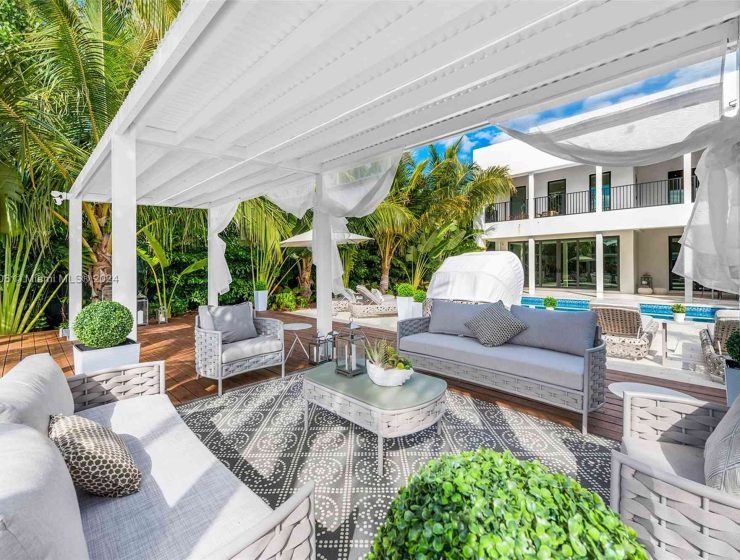 House at 3734 Chase Ave, Miami Beach, FL 33140