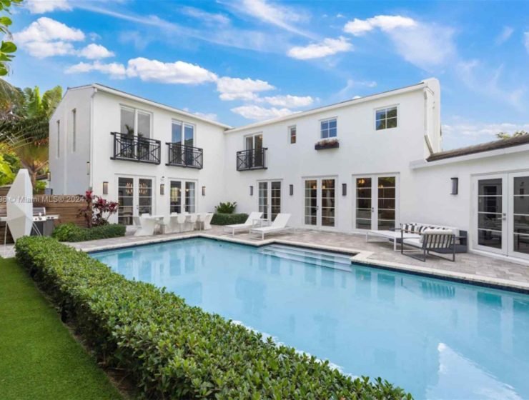 House at 2887 Pine Tree Dr, Miami Beach, FL 33140