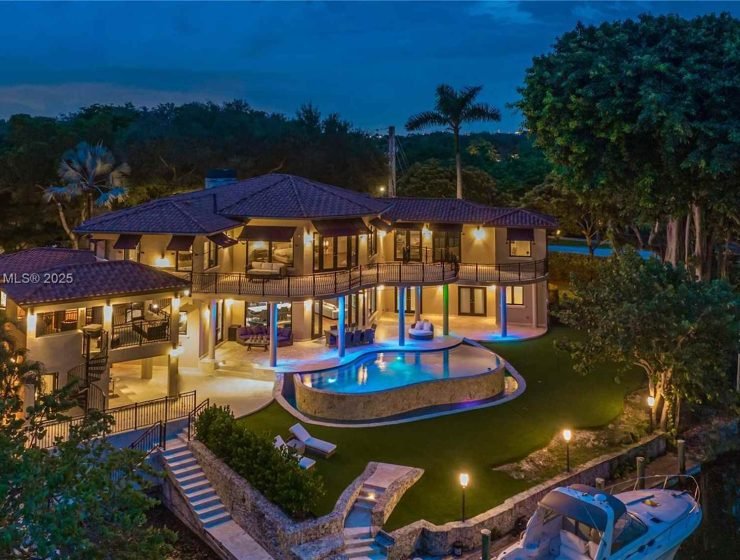House at 6700 Granada Blvd, Coral Gables, FL 33146