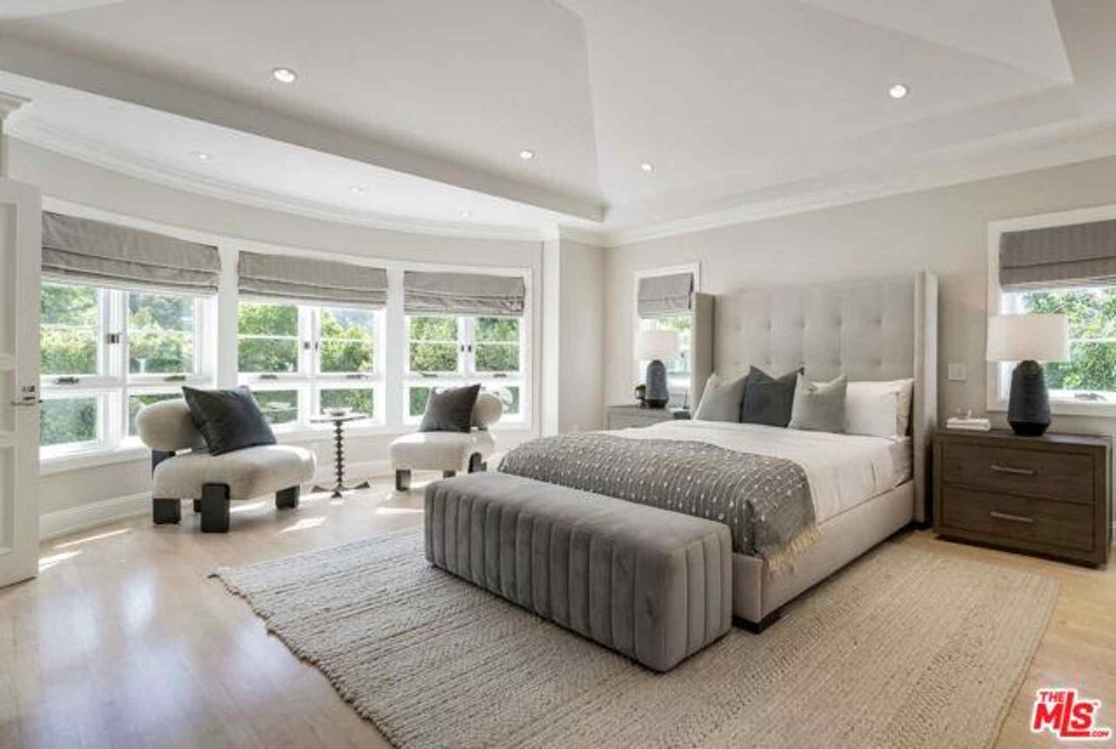 House at 801 Sierra Dr, Beverly Hills, CA 90210