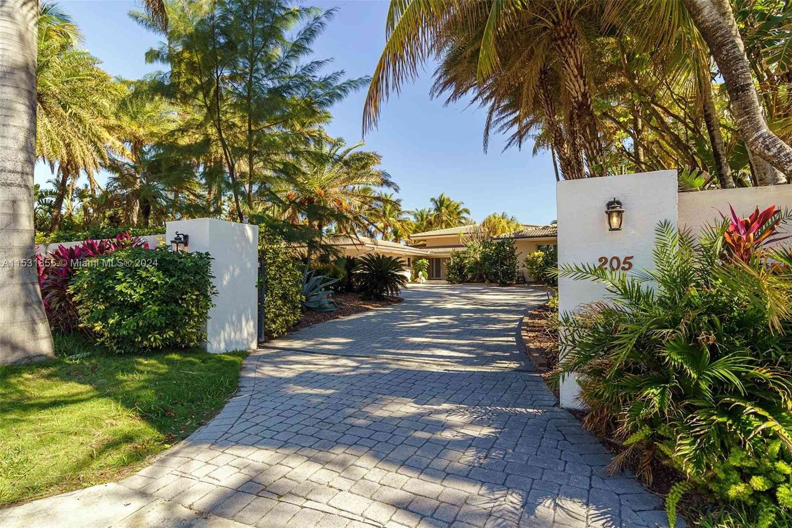 House at 205 Ocean Blvd #0, Golden Beach, FL 33160