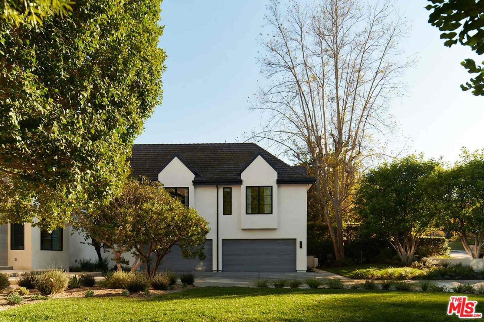 House at 3858 Hayvenhurst Dr, Los Angeles, CA 91436