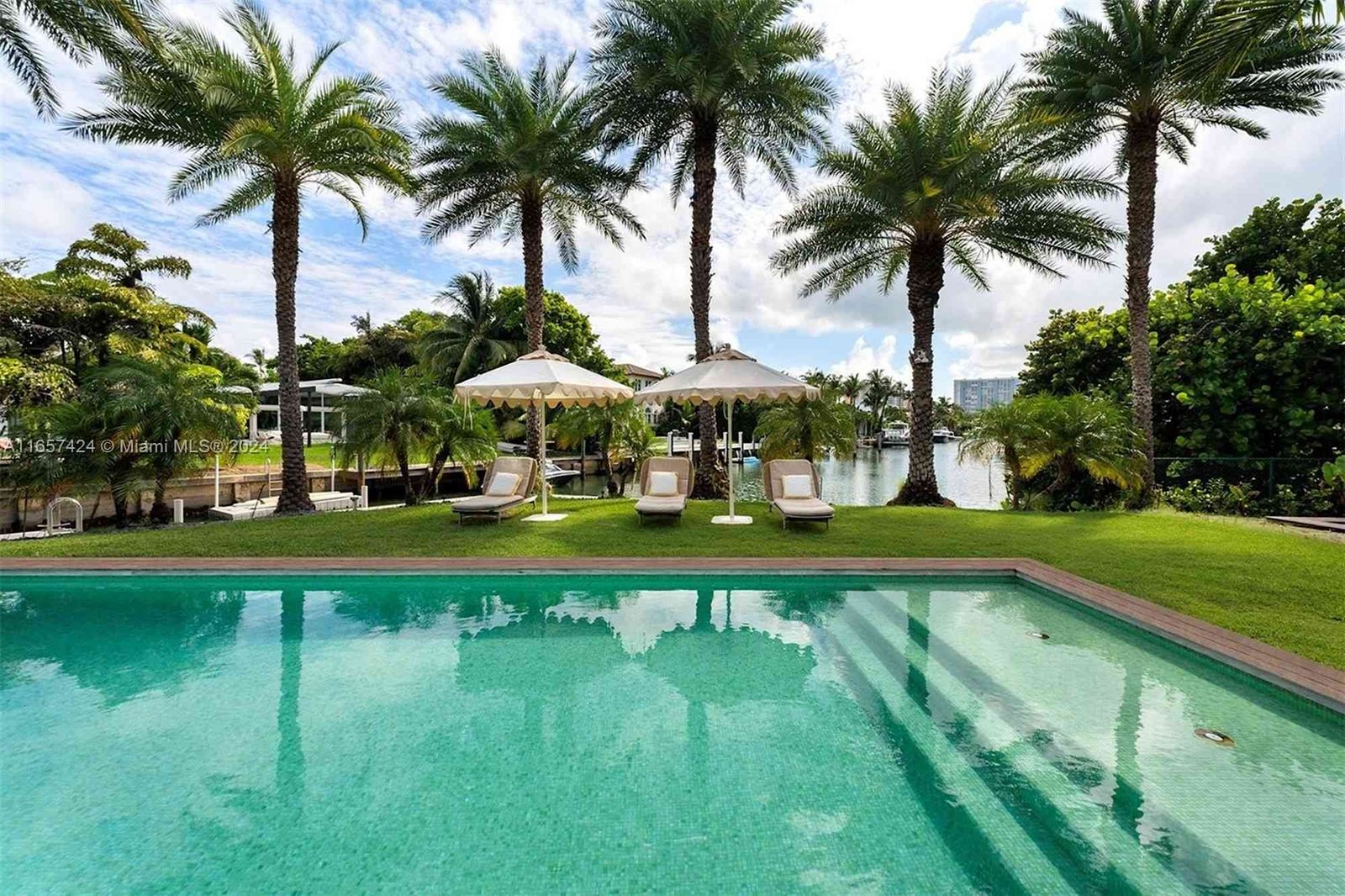 House at 925 Mariner Dr, Key Biscayne, FL 33149