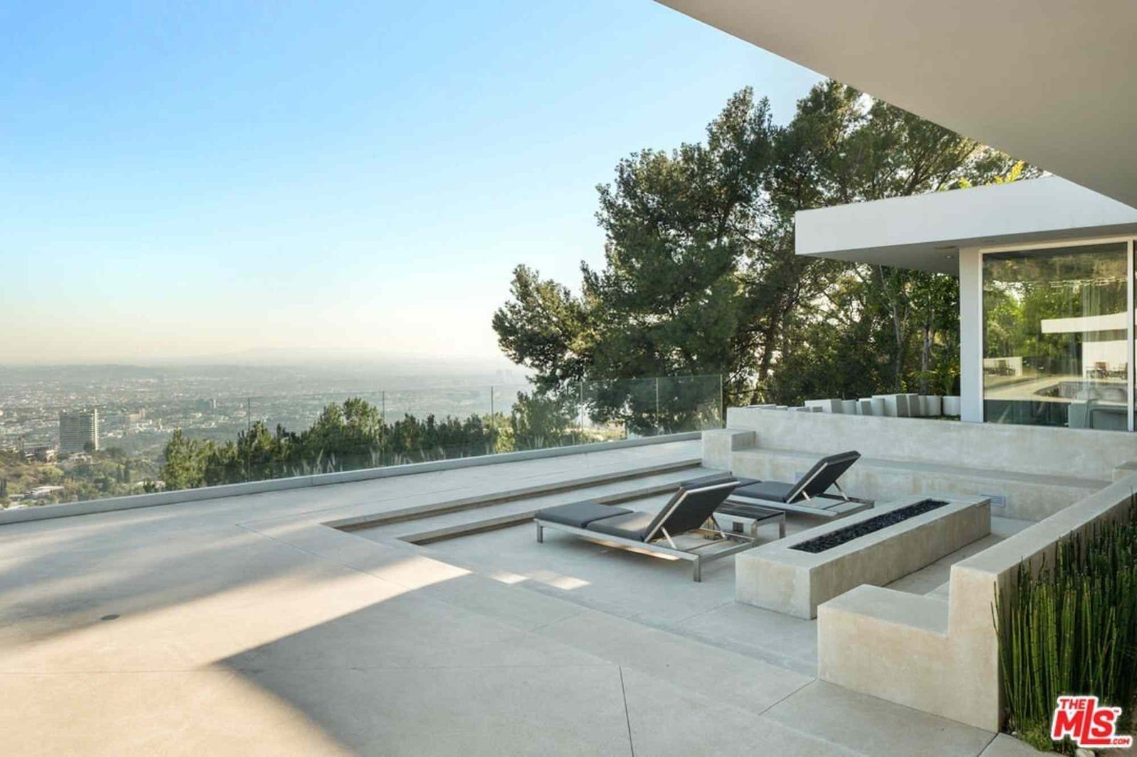 House at 1610 Carla Ridge, Beverly Hills, CA 90210