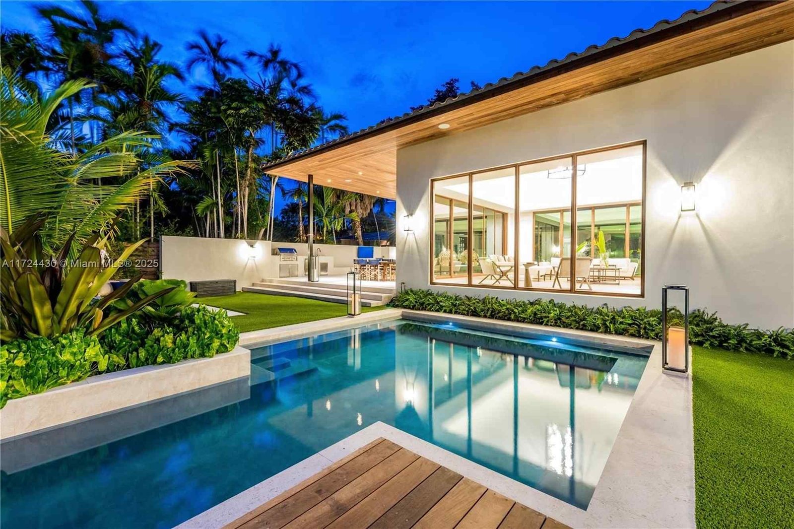 House at 864 NE 84th St, Miami, FL 33138