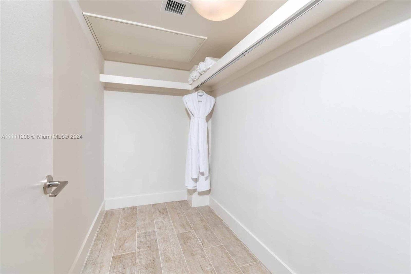 Apartments at 102 24th St #1019, Miami Beach, FL 33139