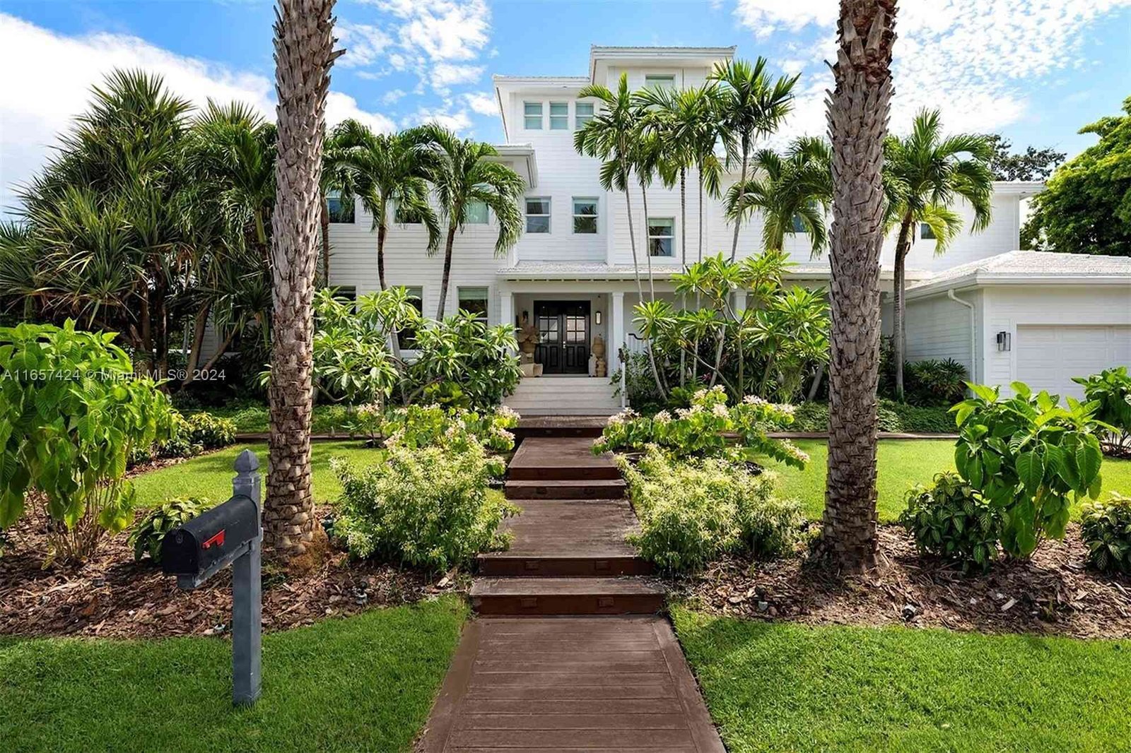 House at 925 Mariner Dr, Key Biscayne, FL 33149