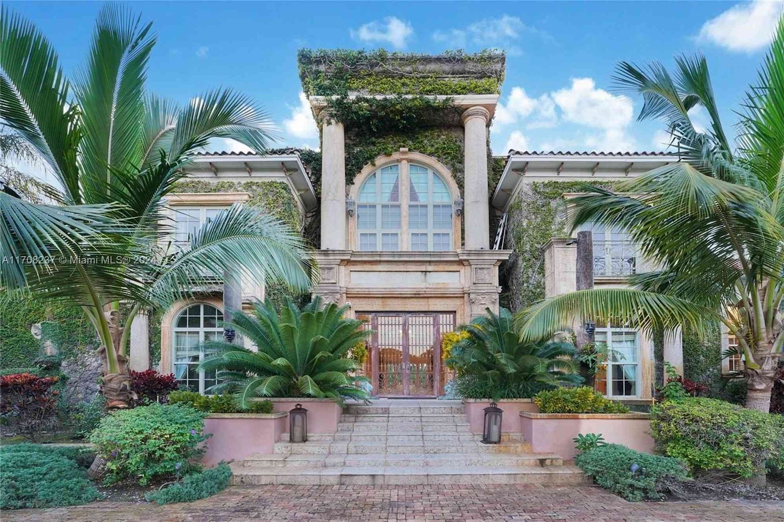 House at 9298 SW 57th Ave, Miami, FL 33156