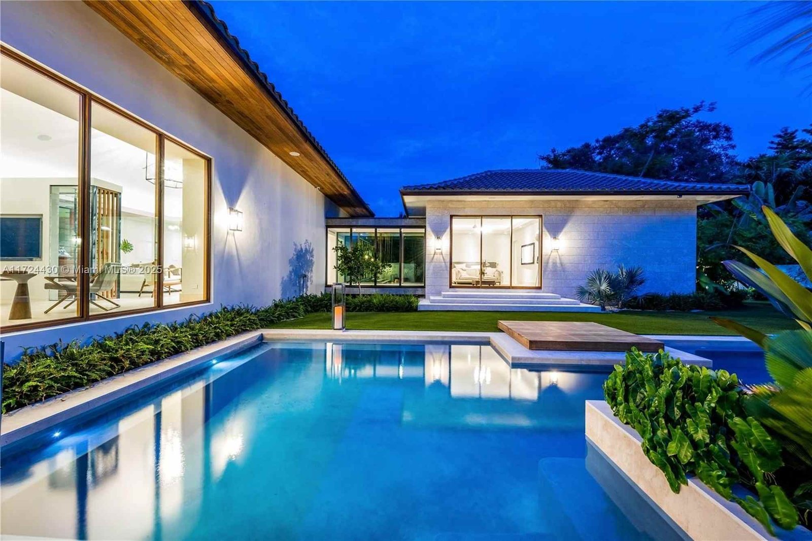 House at 864 NE 84th St, Miami, FL 33138