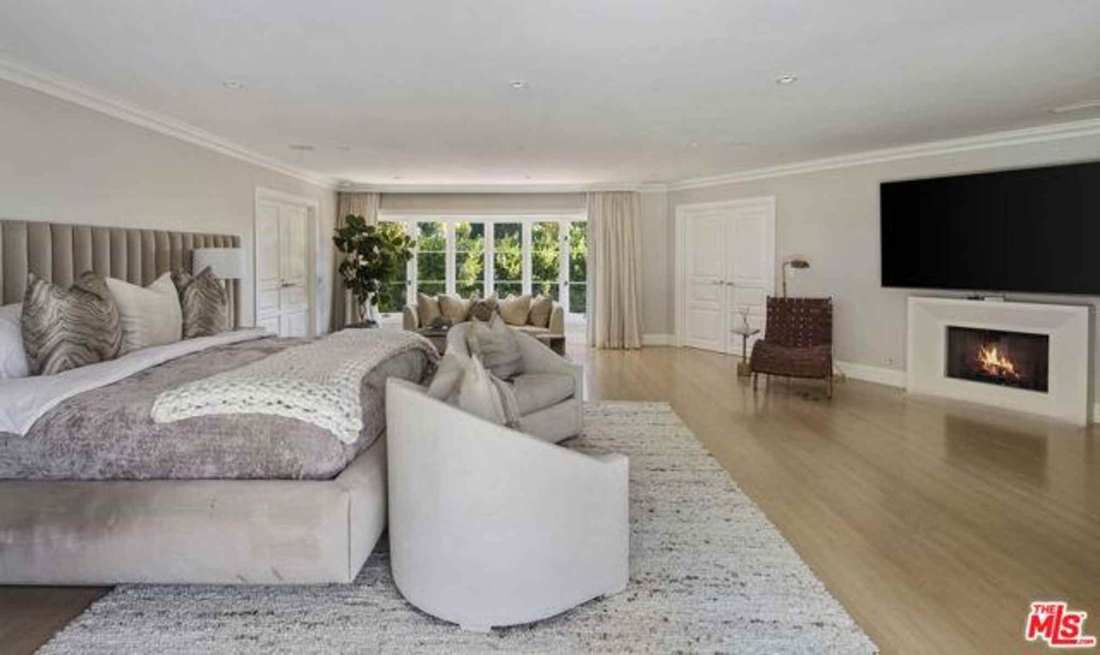 House at 801 Sierra Dr, Beverly Hills, CA 90210