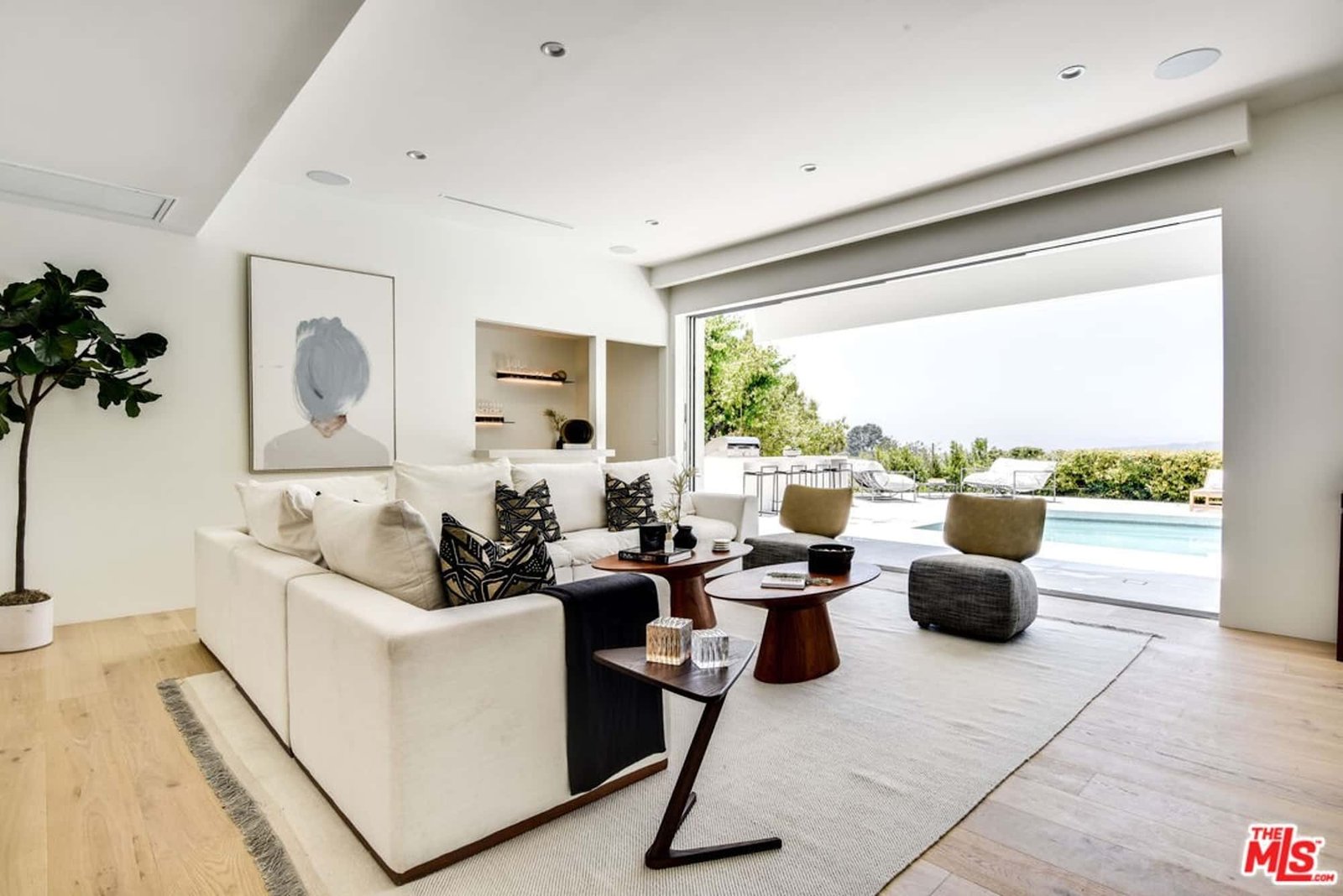 House at 8908 Alto Cedro Dr, Beverly Hills, CA 90210