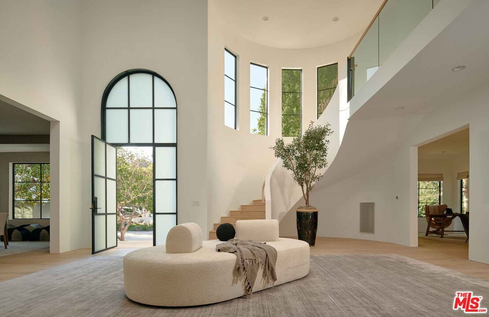 House at 3858 Hayvenhurst Dr, Los Angeles, CA 91436