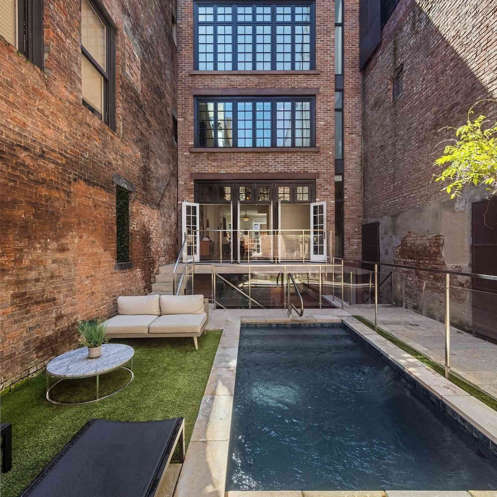 House at 21 Cornelia St #TH, New York, NY 10014