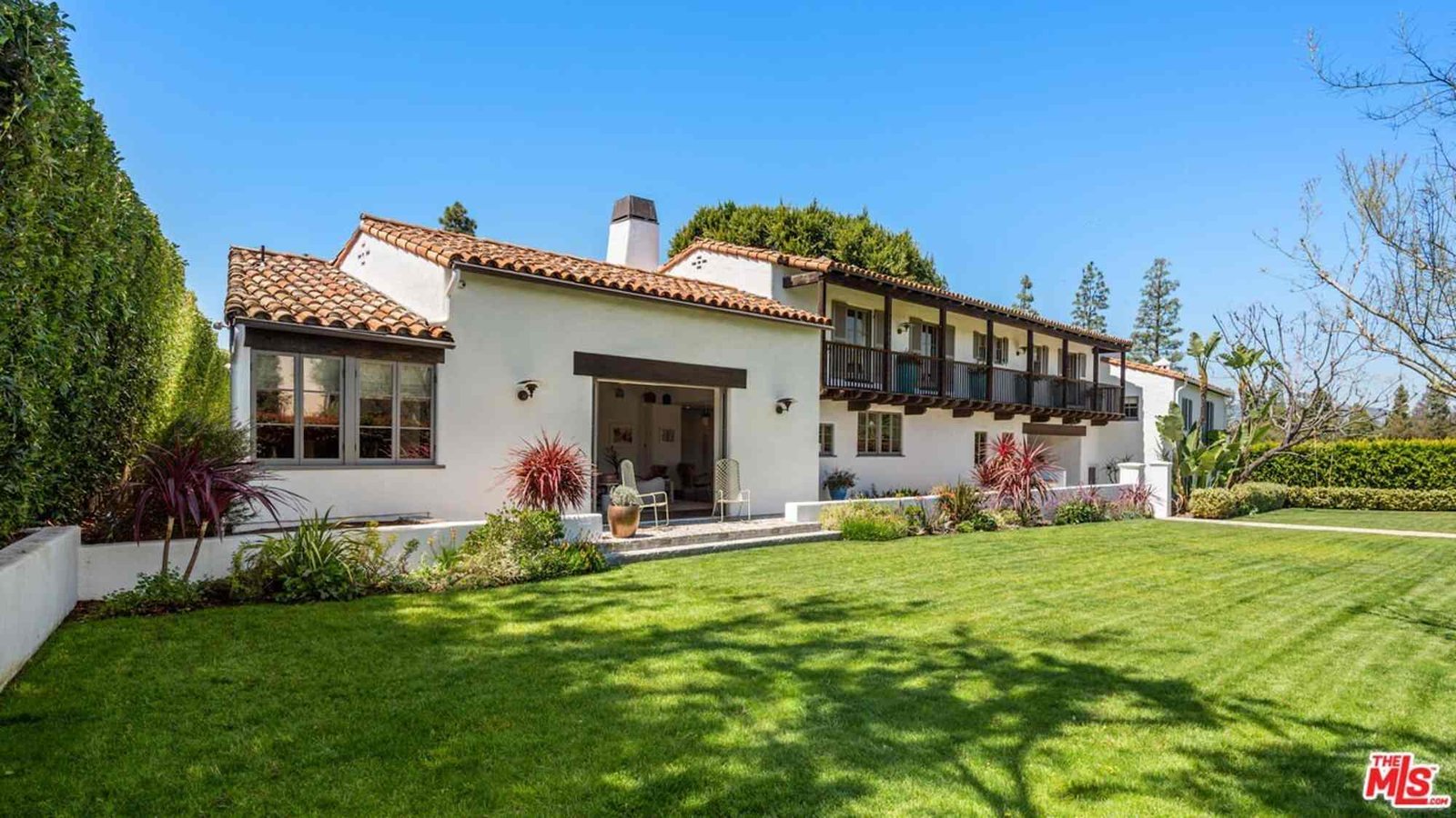 House at 211 S Muirfield Rd, Los Angeles, CA 90004
