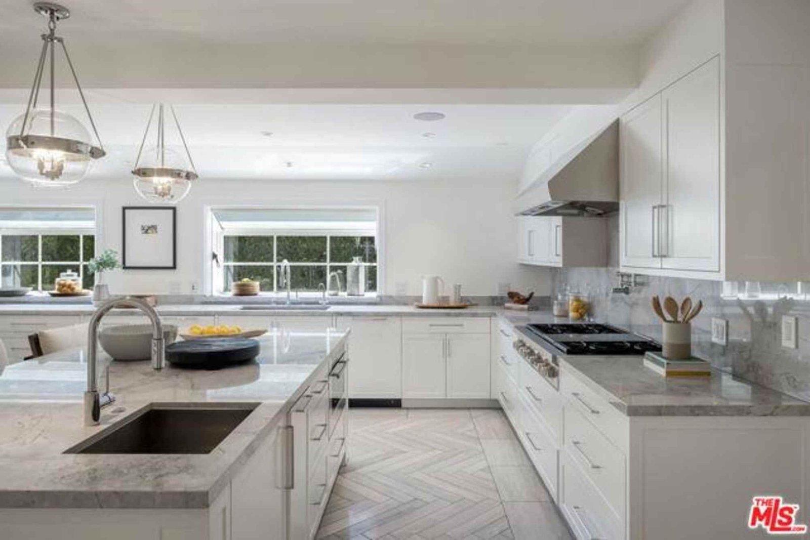 House at 801 Sierra Dr, Beverly Hills, CA 90210