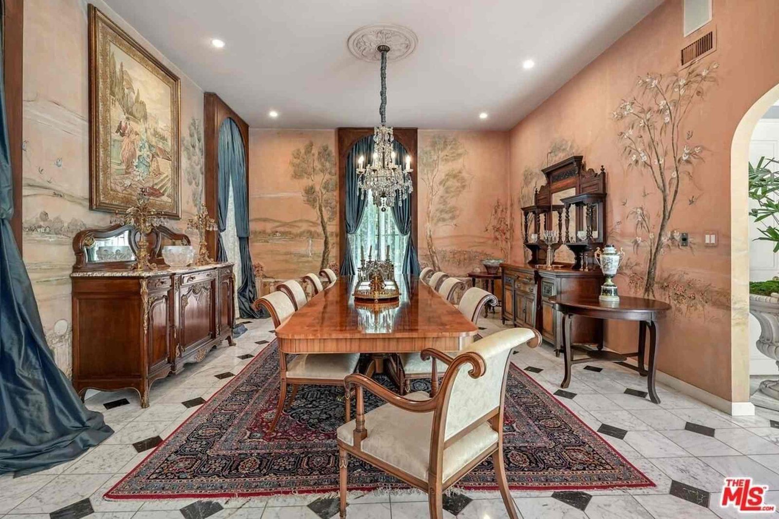 House at 717 N Rodeo Dr, Beverly Hills, CA 90210