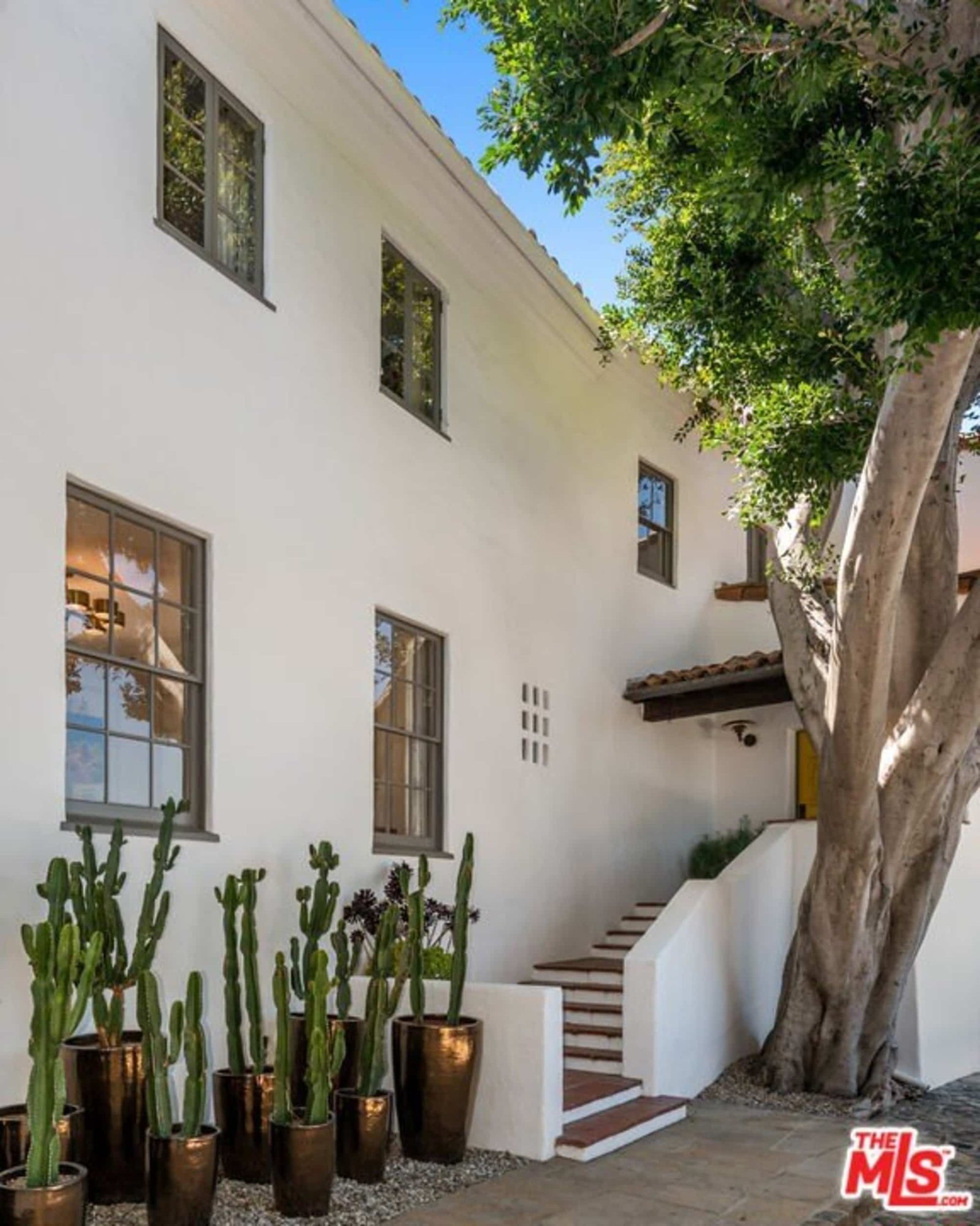 House at 211 S Muirfield Rd, Los Angeles, CA 90004