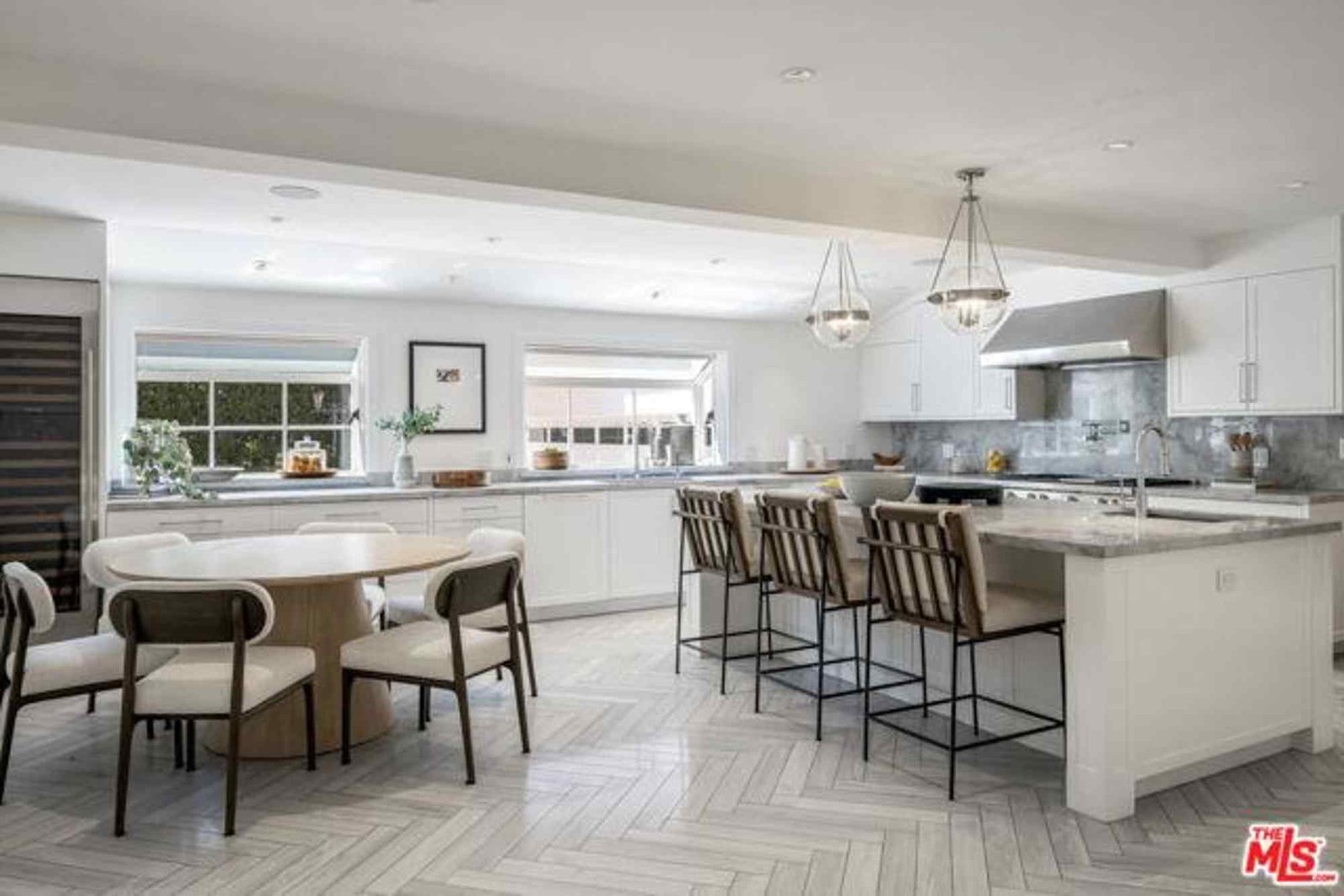 House at 801 Sierra Dr, Beverly Hills, CA 90210